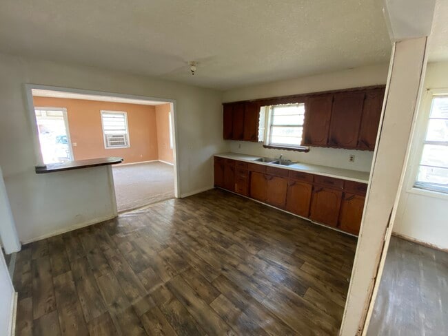 Photo - 501 E Broadway St