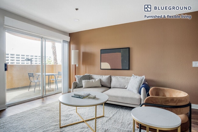 Building Photo - 7660 Beverly Blvd Rental