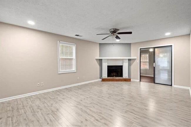 Photo - 326 Farm Pl Ct NE