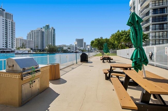 Photo - 800 Parkview Dr Unit 701