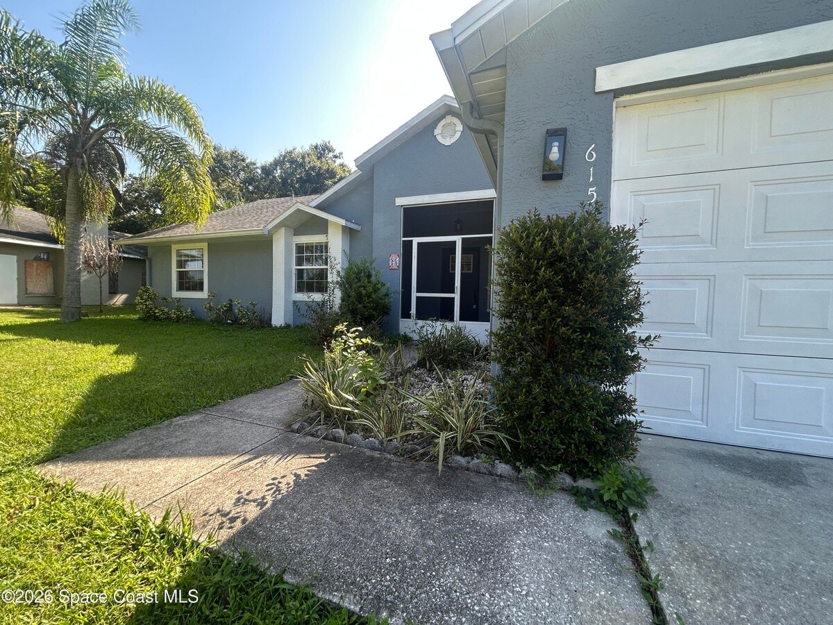 Photo - 615-617 7 Gables Cir SE