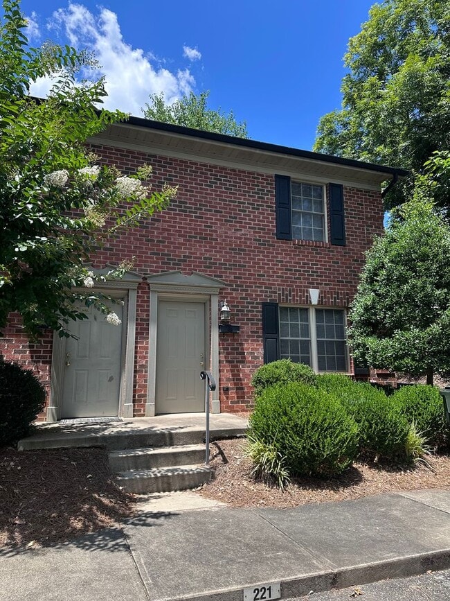 Charming 2 Bed, 1.5 Bath Townhome – Prime ... - Charming 2 Bed, 1.5 Bath Townhome – Prime ...