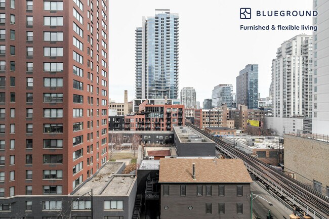 Photo - 311 W Illinois St Unit FL6-ID1247