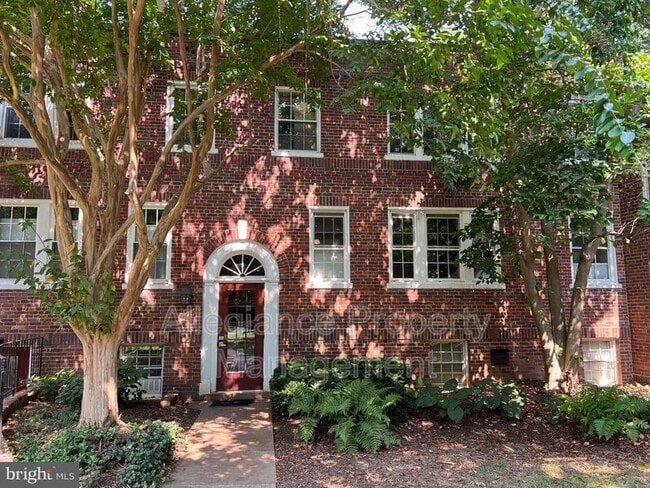 Building Photo - 1741 N Troy St Rental