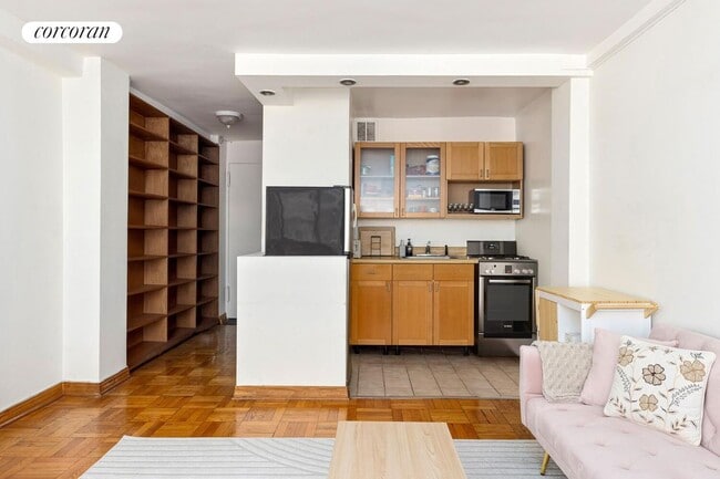 Photo - 209 E 56th St