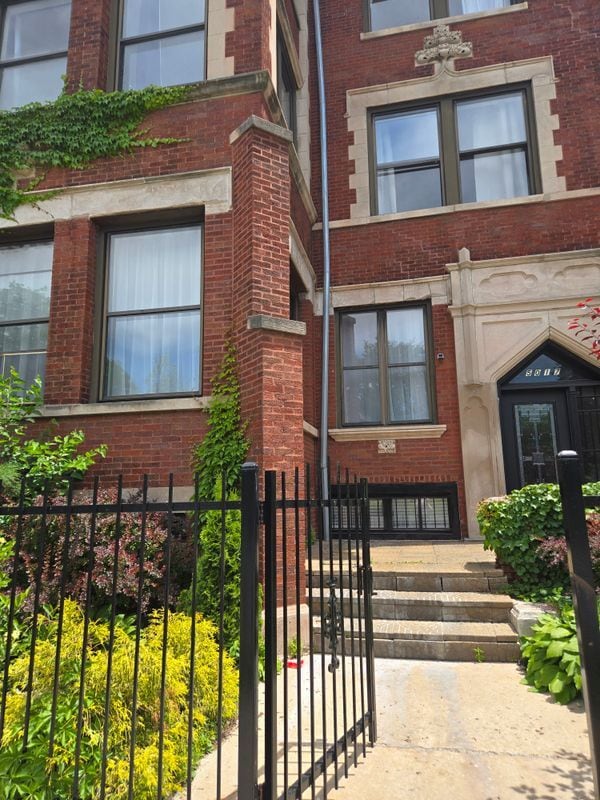 Building Photo - 5017 S Drexel Blvd Unit G01
