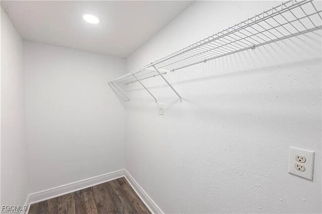 Building Photo - 2217 Dora St