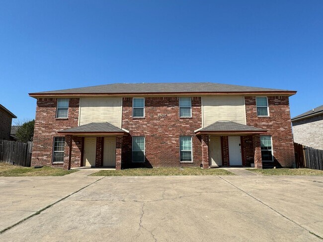 Building Photo - 4407 Abigail Dr Rental
