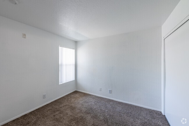 2BR, 2BA - 979SF - Second Bedroom