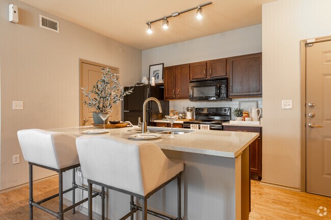 2BR, 2BA - Kitchen