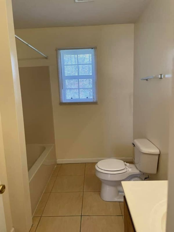 Photo - 114 Creekside Dr