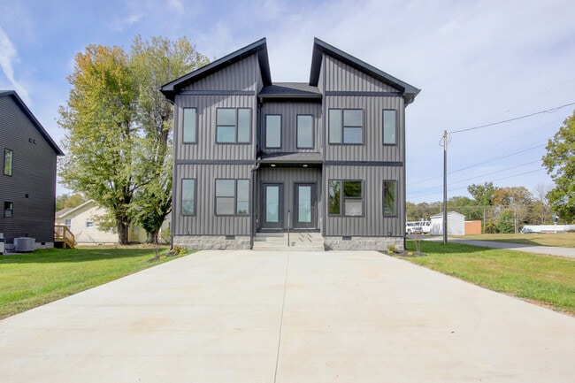 Building Photo - 226 3rd St