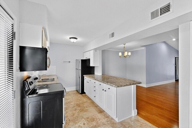 Building Photo - 7736 Meadow Rd Unit 203