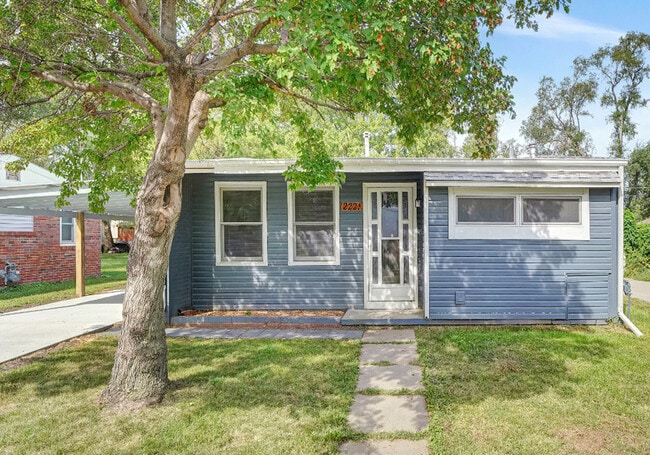 Building Photo - 2221 N 32nd St