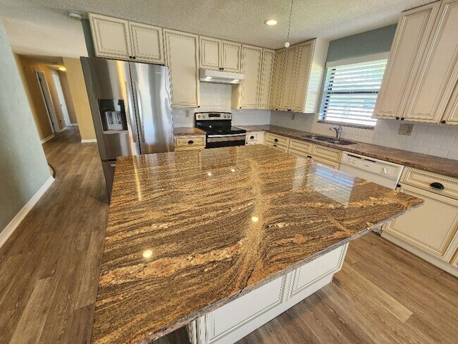 Photo - Beachside 3/2/1 Spacious Home