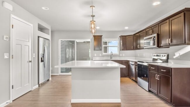 Photo - 655 Hillcrest Dr