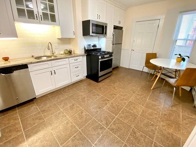 Photo - 18 Fisk Pl Unidad 1