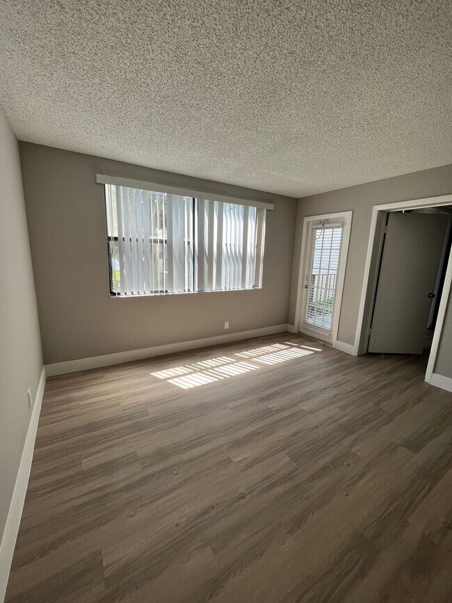 Photo - 752 Executive Center Dr Unit 28