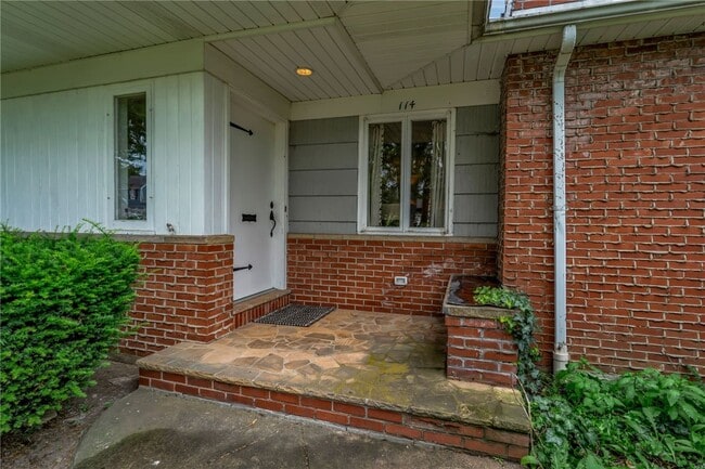 Photo - 114 Burbank Dr