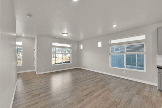 Photo - 128 E Geyser Ct