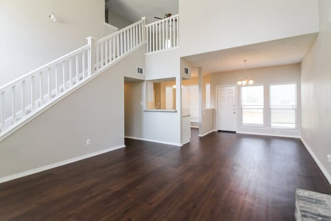 Photo - 317 Pebblebrook Ln