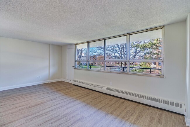 Photo - 10 Carabob Ct