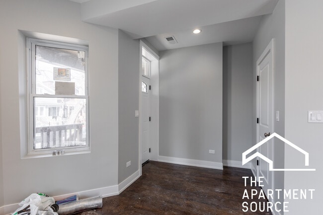 Photo - 3135 N Oakley Ave Unit 2