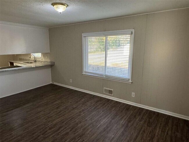 Photo - 437 Lockridge Ln