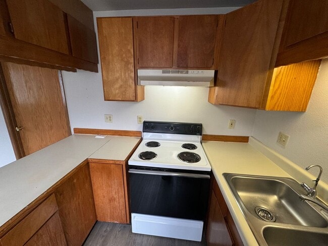 Photo - Seasonal Special: Discounted from market r... Unidad 4006 #11