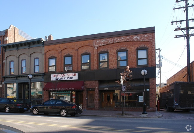 Photo - 212 E Washington Apartments