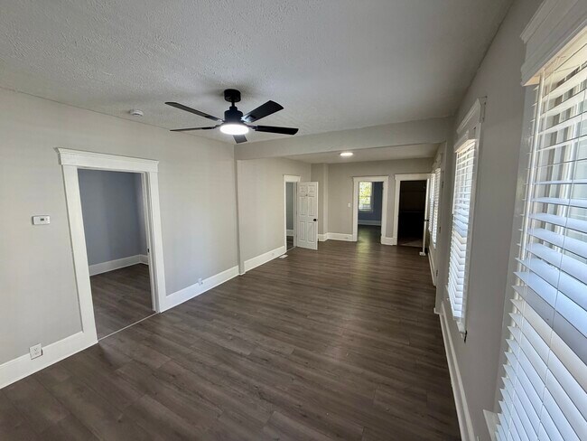Sala de estar/comedor - 1018 Auburn Ave Unidad Down