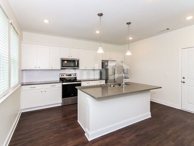 Photo - 4040 Chivalry Dr