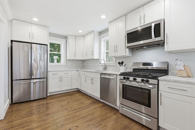 Photo - 18 Sylvester Rd Unit 2