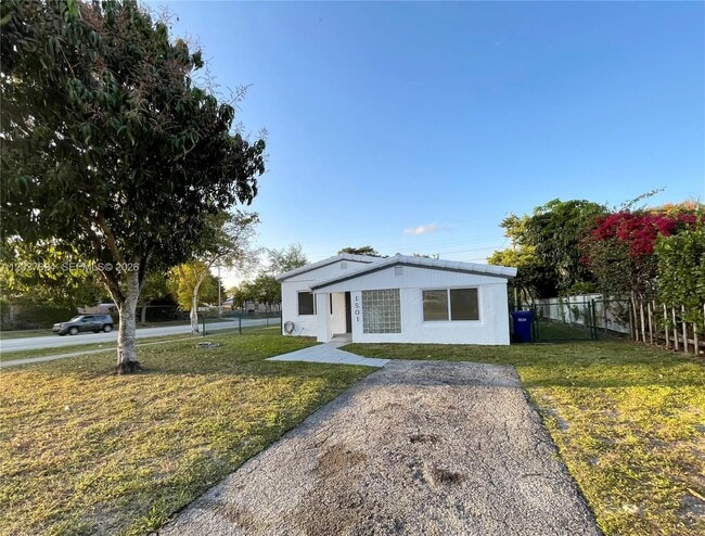 Photo - 1501 NE 173rd St