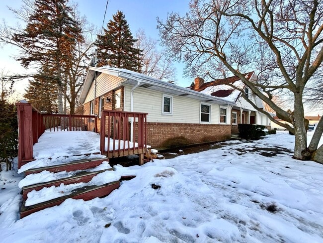 Building Photo - Ivanrest 3689-3695 Unit 3695