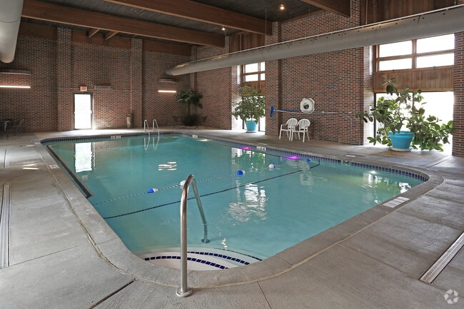 Indoor Pool - Appletree Apartments