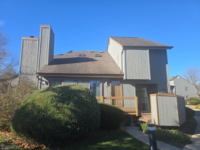 Building Photo - 90 Sycamore Ct