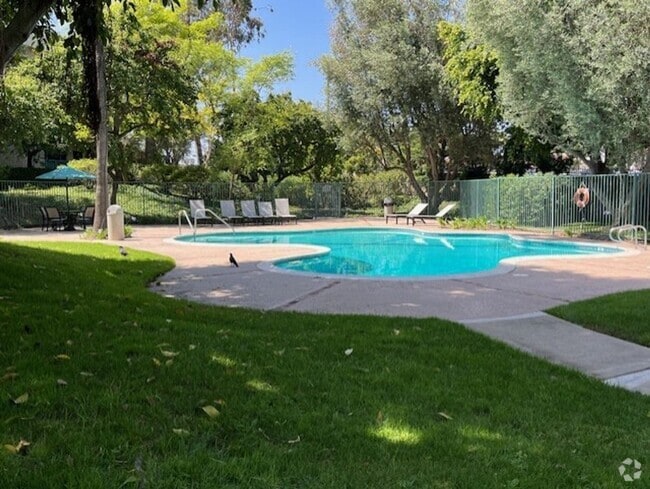 Building Photo - Top floor, 1 Bedroom, 1 Bath Condo in Ston...
