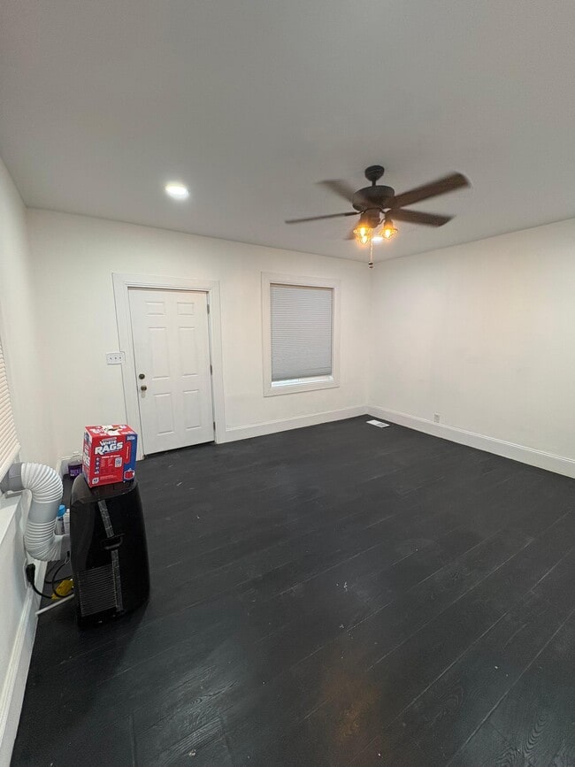 Photo - 230 E 10th St