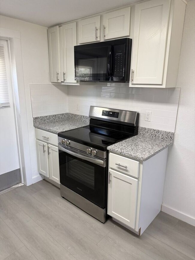 Photo - 9406 Goldenrod Rd Unit B