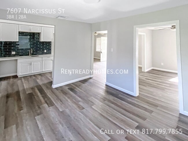 Photo - 7607 Narcissus St