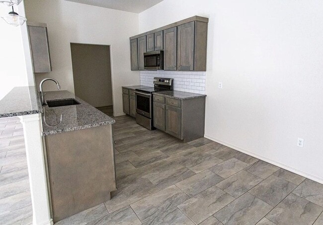 Photo - Escape the Ordinary in Viridian Townhomes!