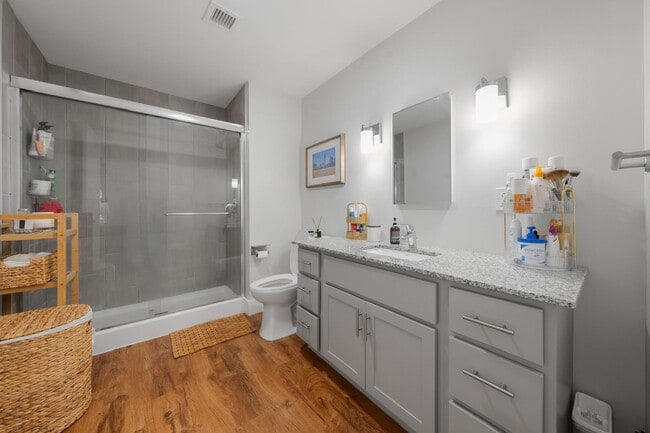 Photo - 1585 Hertel Ave