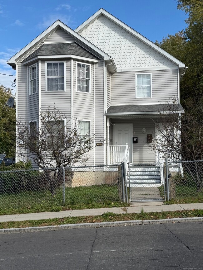 Building Photo - 12 Harbison Ave Unit 2nd Floor