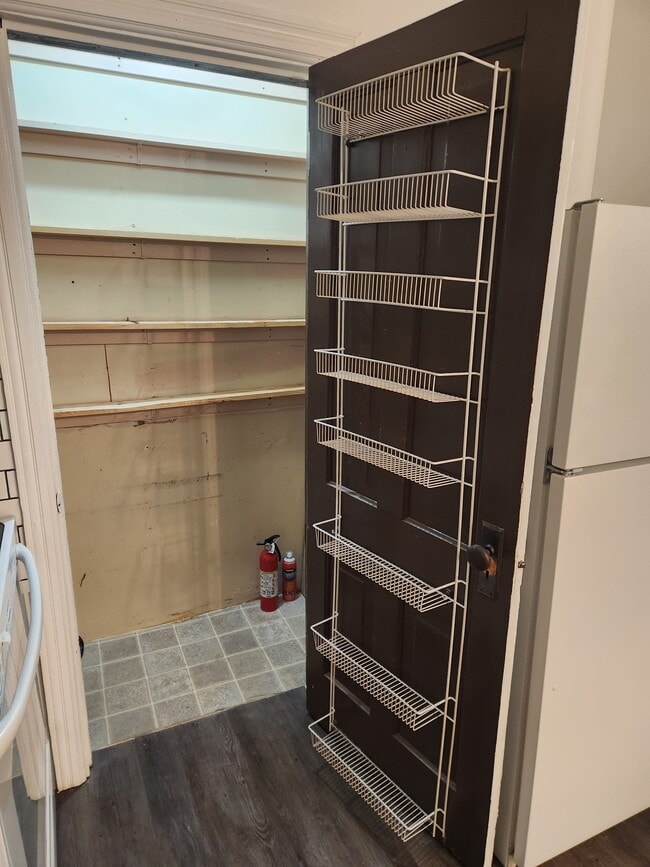 Photo - 111 Verbeke St Unidad B