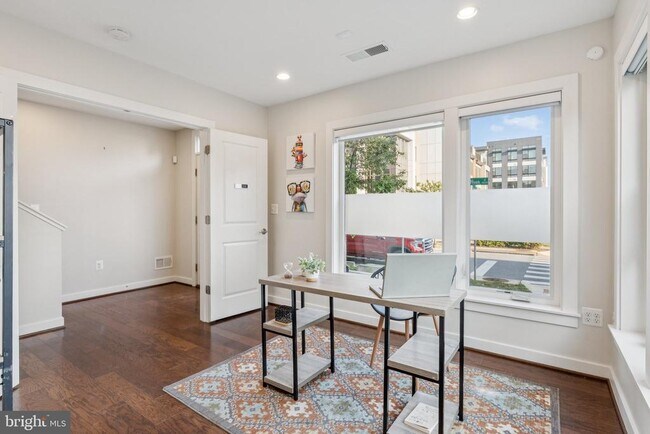 Photo - 8091 Red Hook St