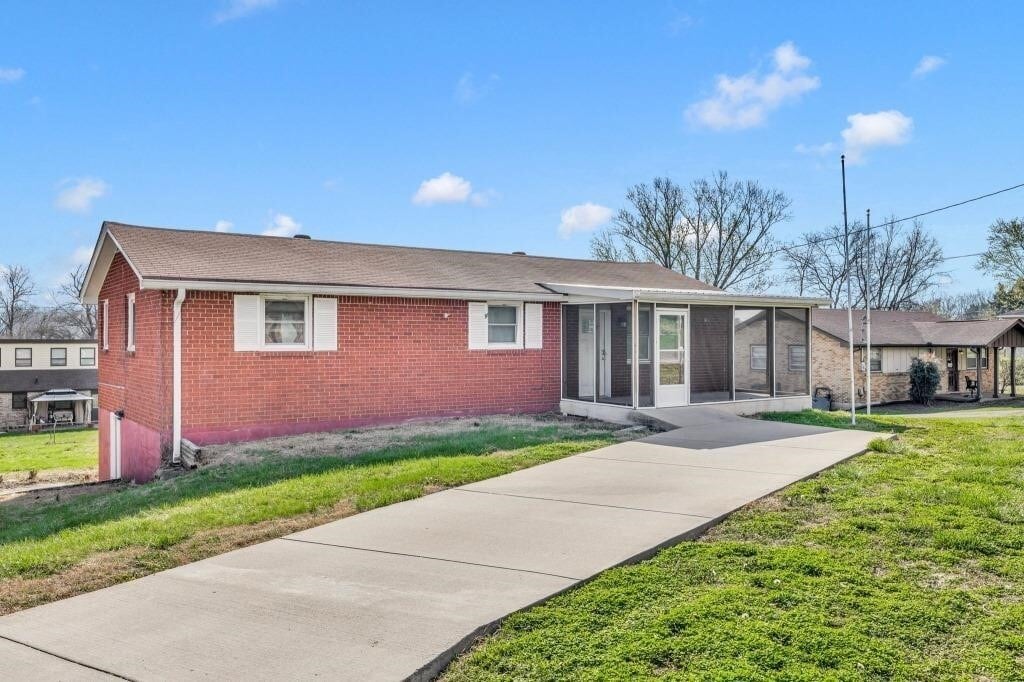 Photo - 210 Williamsburg Rd