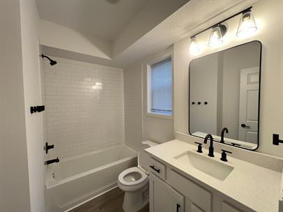 Photo - "upper duplex unit 3-Bed Retreat in Minneapolis:  Cozy Living!"