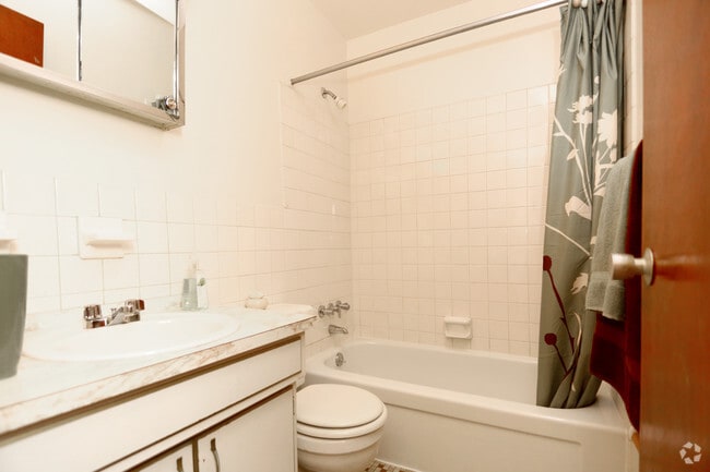 Bathroom - Grandview Gardens Apartments