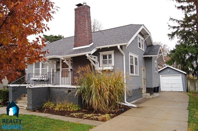 Building Photo - Super Cool bungalow in the Country Club ne... Rental